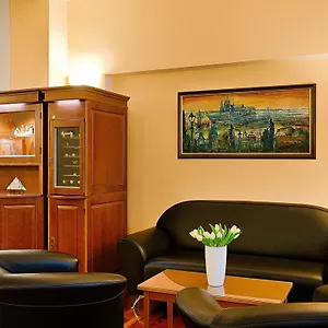 Otel Cloister ***